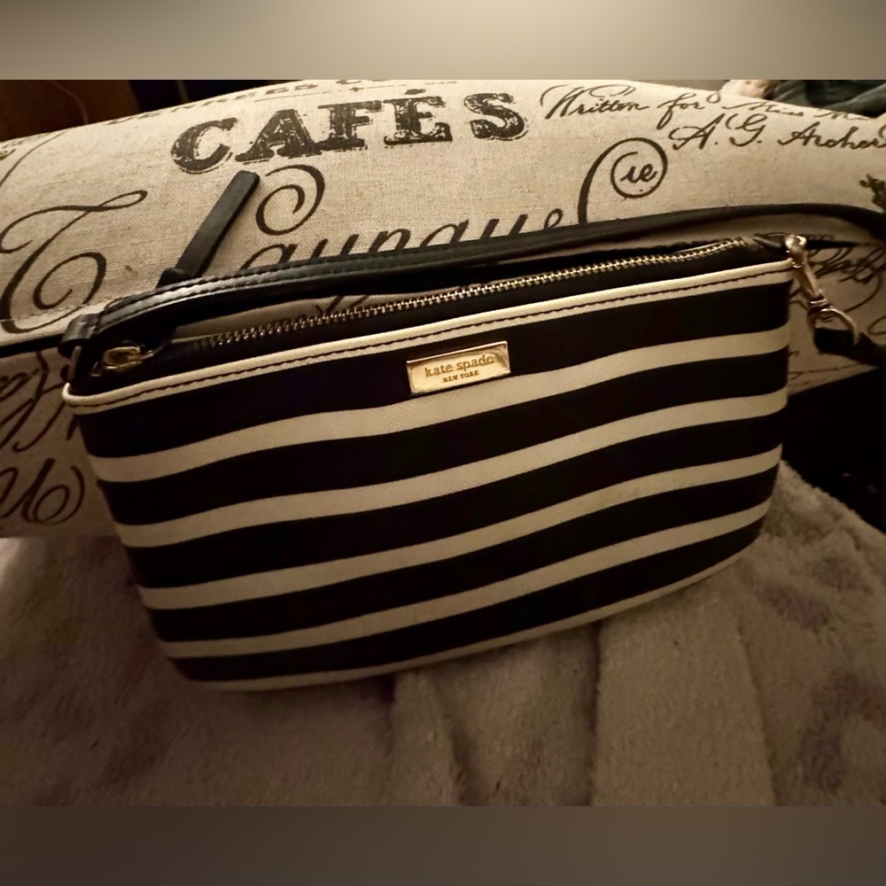 Kate Spade Leather Wristlet NWOT